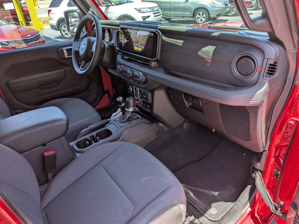 Jeep Wrangler Vehicle Full-screen Gallery Image 10