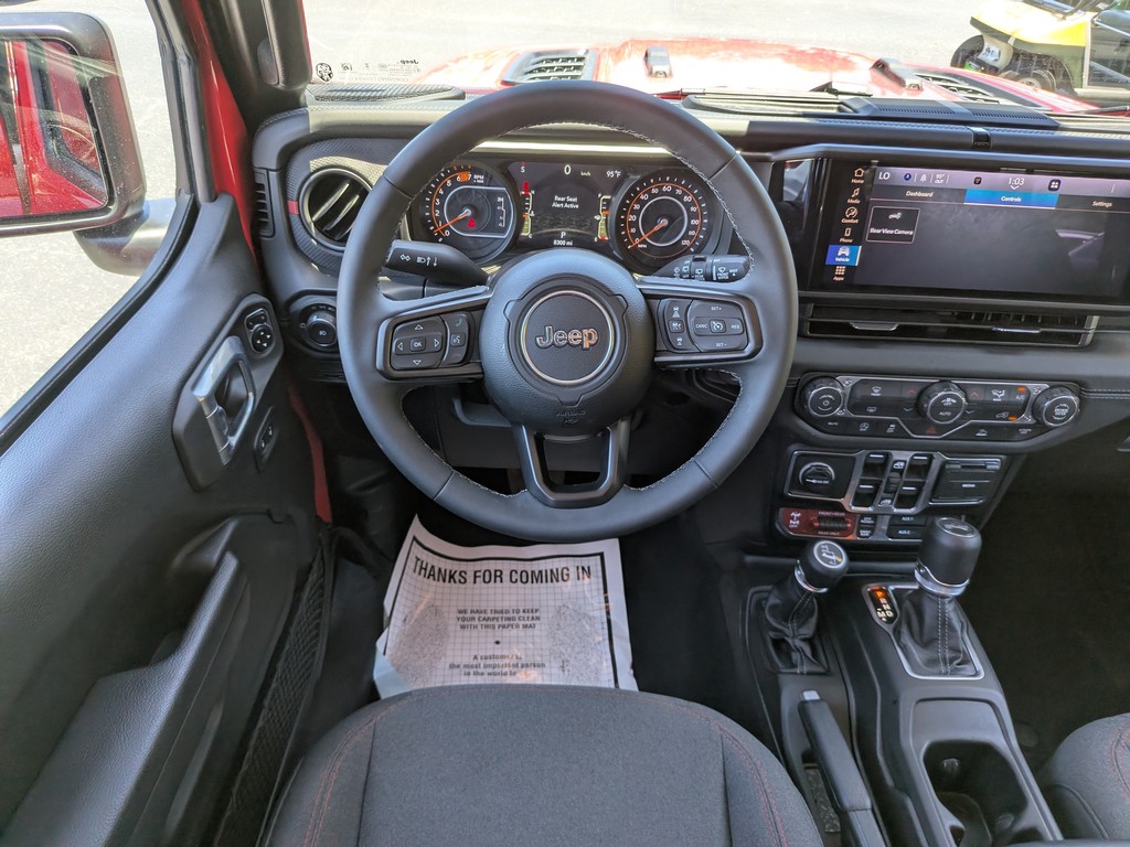 Jeep Wrangler Vehicle Full-screen Gallery Image 12