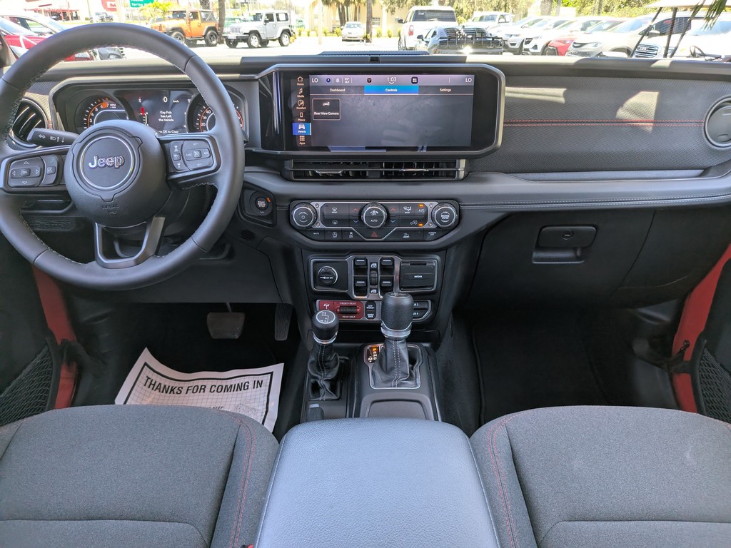Jeep Wrangler Vehicle Full-screen Gallery Image 13