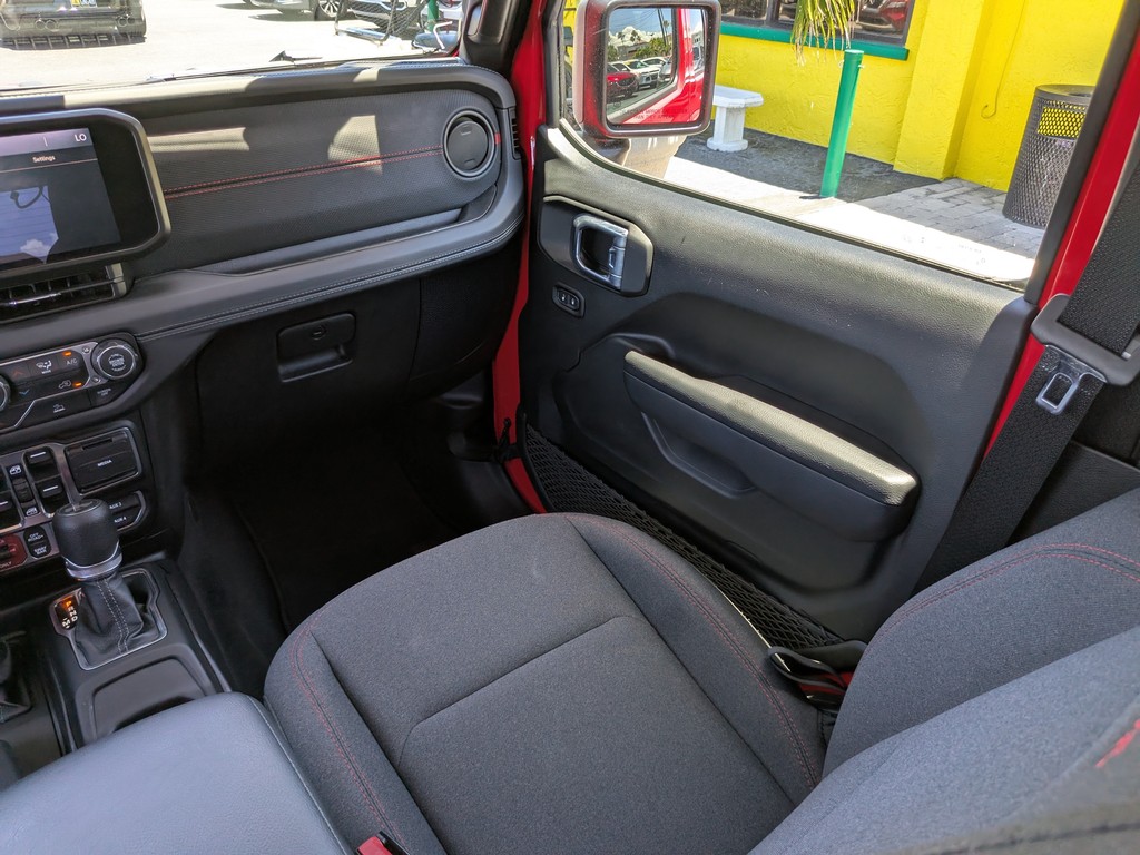 Jeep Wrangler Vehicle Full-screen Gallery Image 14