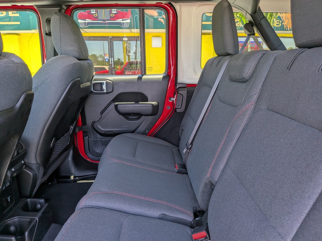 Jeep Wrangler Vehicle Full-screen Gallery Image 15