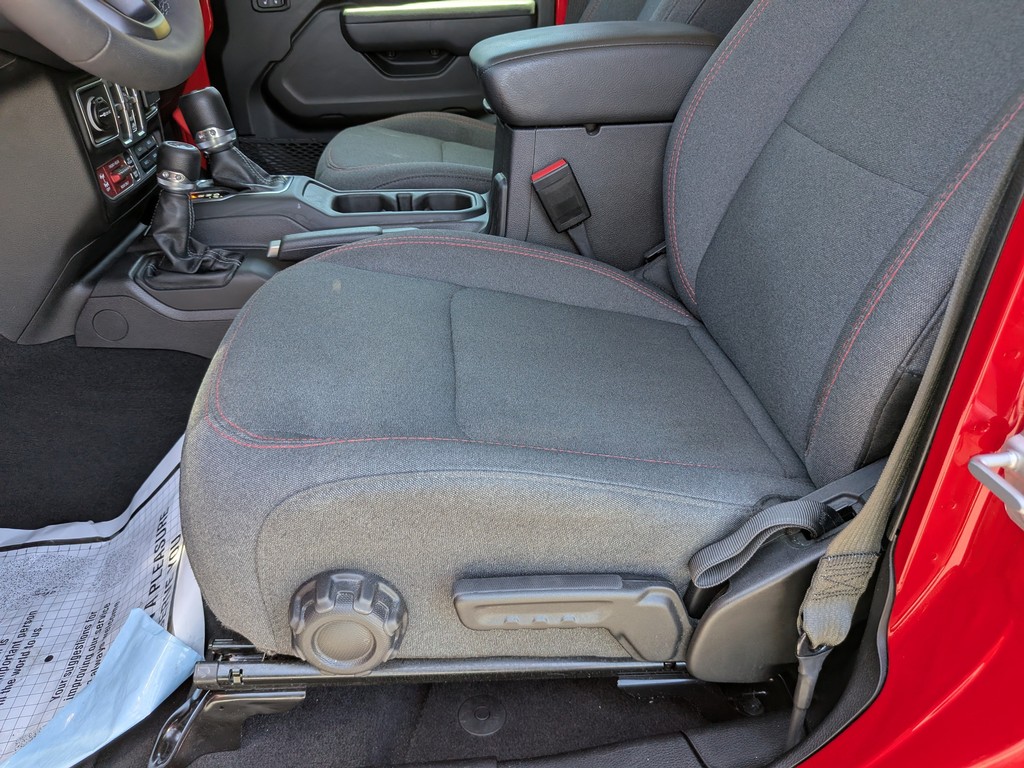 Jeep Wrangler Vehicle Full-screen Gallery Image 17