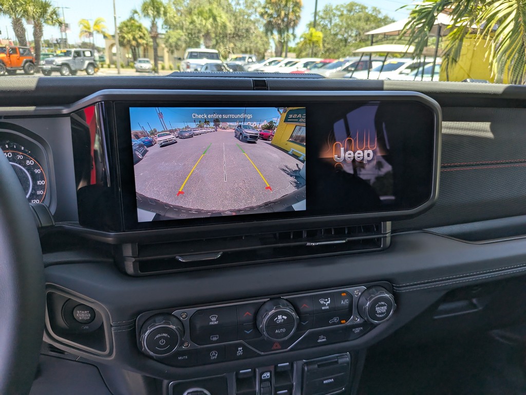 Jeep Wrangler Vehicle Full-screen Gallery Image 20