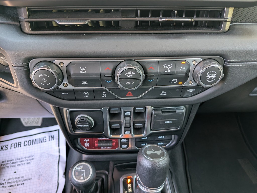Jeep Wrangler Vehicle Full-screen Gallery Image 21