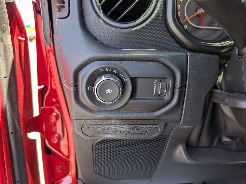 Jeep Wrangler Vehicle Full-screen Gallery Image 23