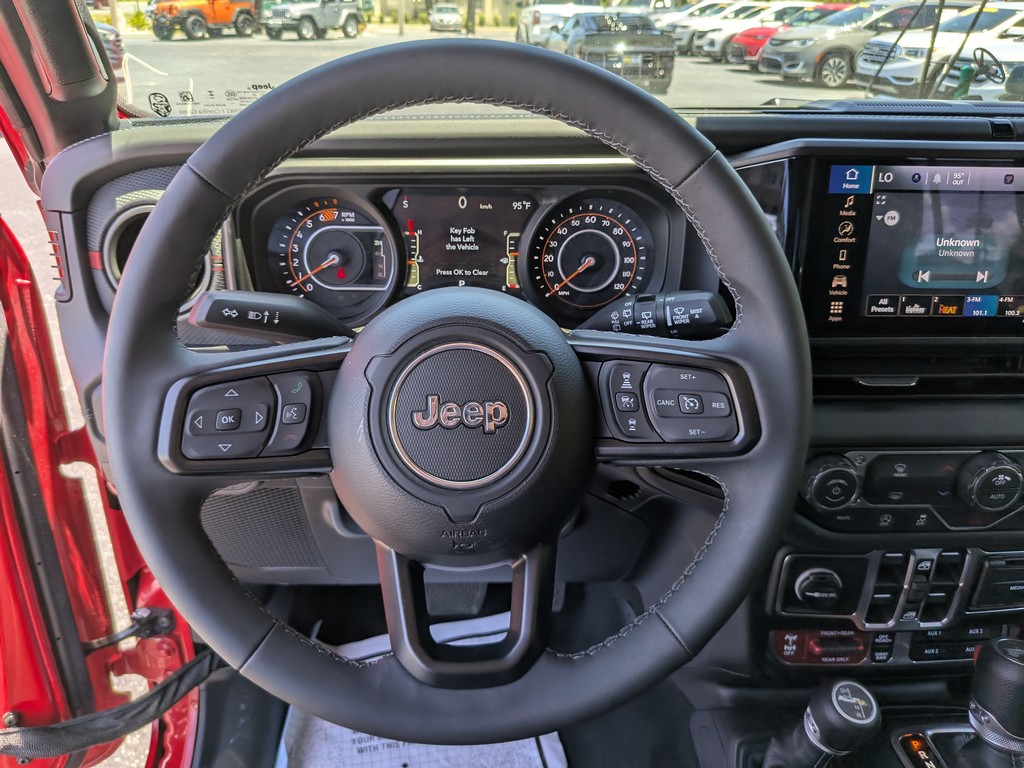 Jeep Wrangler Vehicle Full-screen Gallery Image 24