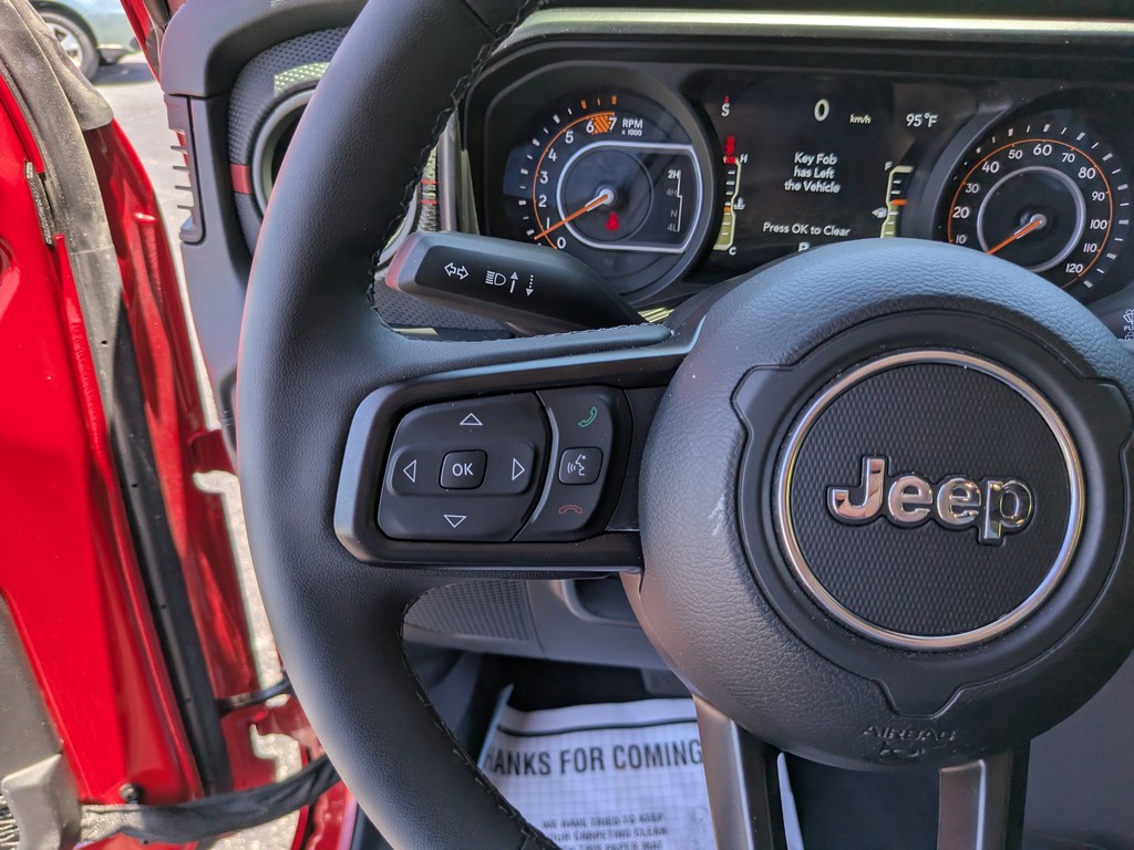 Jeep Wrangler Vehicle Full-screen Gallery Image 25