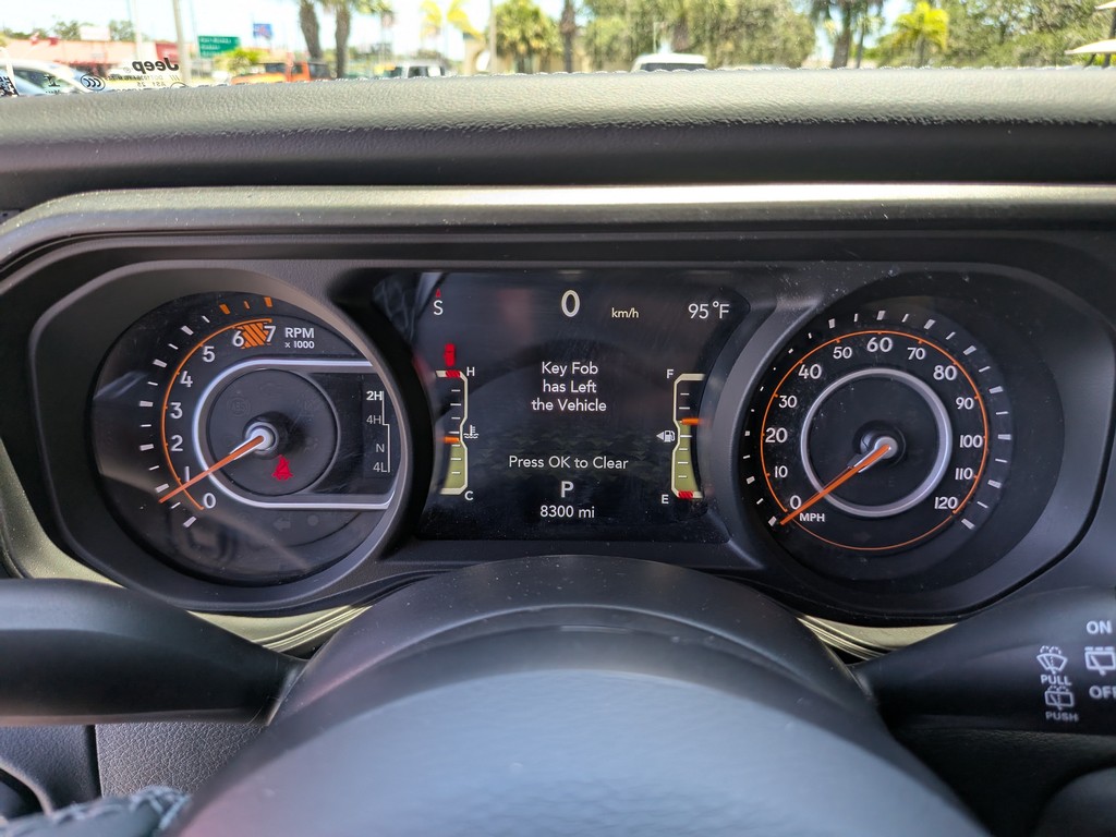 Jeep Wrangler Vehicle Full-screen Gallery Image 29