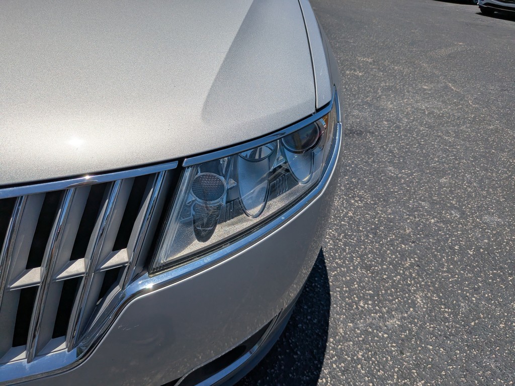 Lincoln MKZ Vehicle Full-screen Gallery Image 06