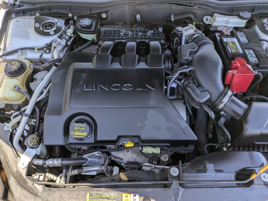 Lincoln MKZ Vehicle Full-screen Gallery Image 08