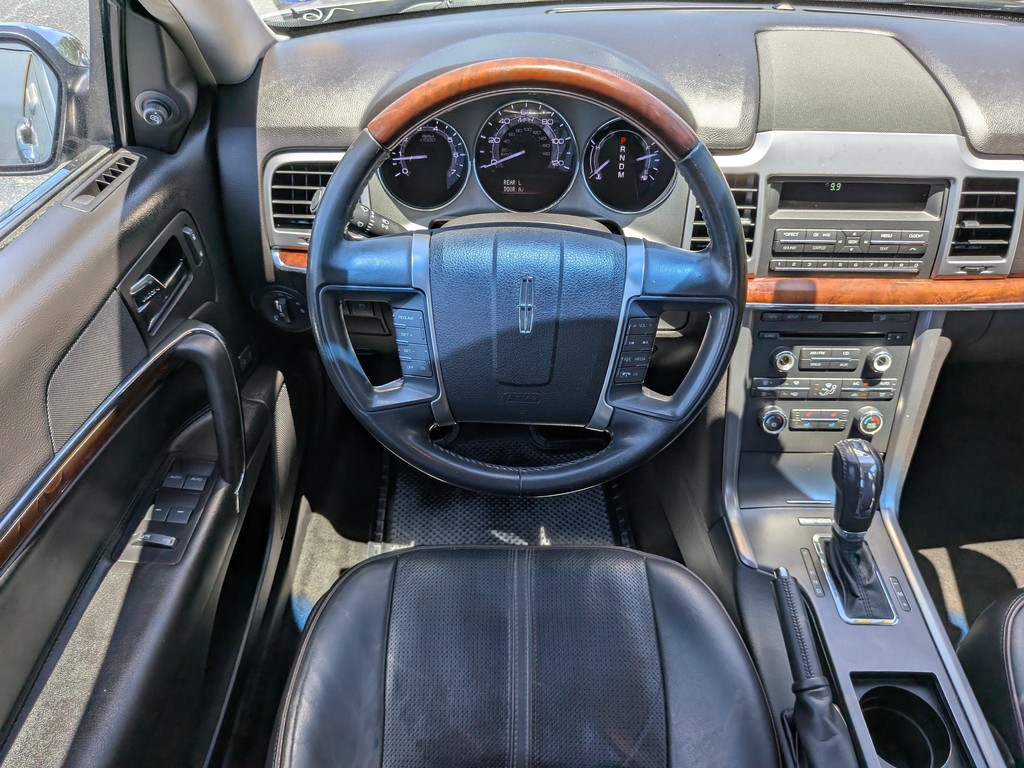 Lincoln MKZ Vehicle Full-screen Gallery Image 11