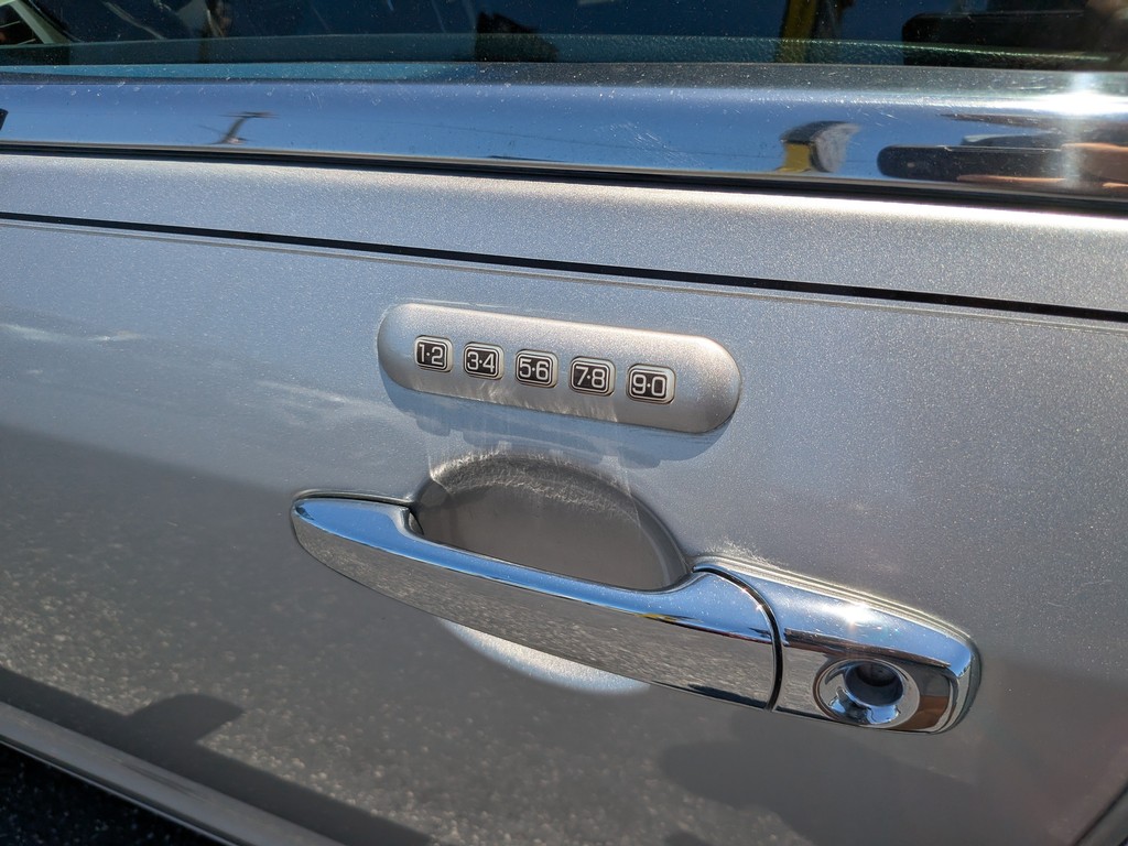Lincoln MKZ Vehicle Full-screen Gallery Image 15