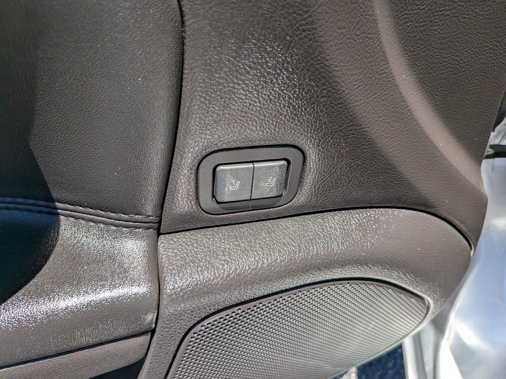 Lincoln MKZ Vehicle Full-screen Gallery Image 17