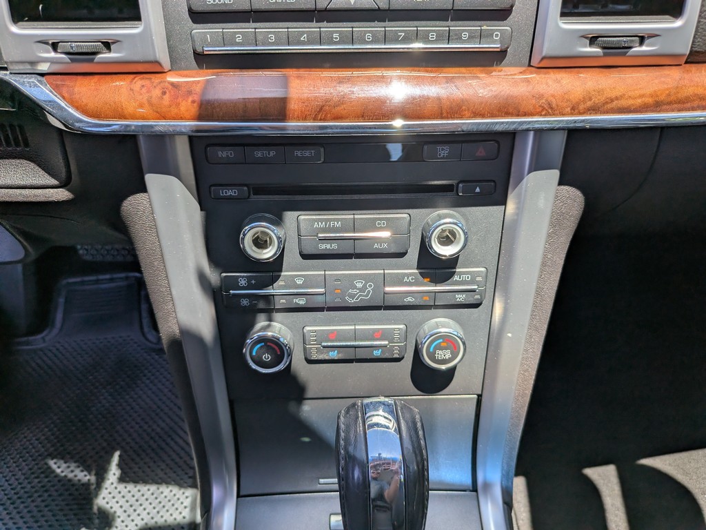 Lincoln MKZ Vehicle Full-screen Gallery Image 22