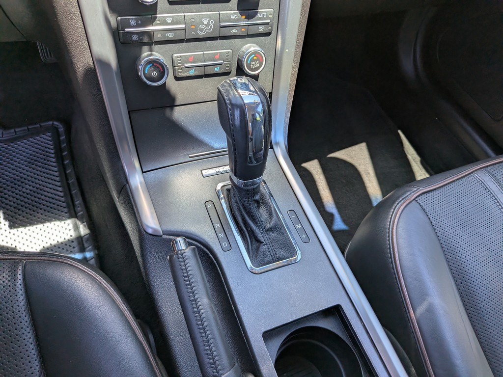 Lincoln MKZ Vehicle Full-screen Gallery Image 23