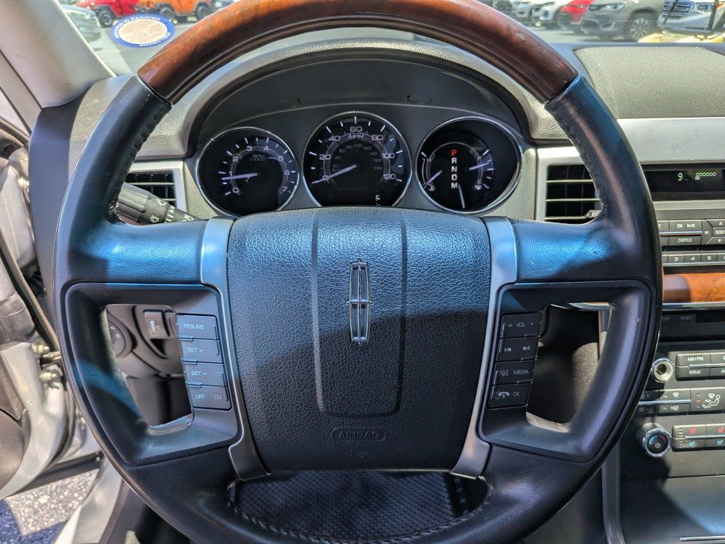Lincoln MKZ Vehicle Full-screen Gallery Image 25