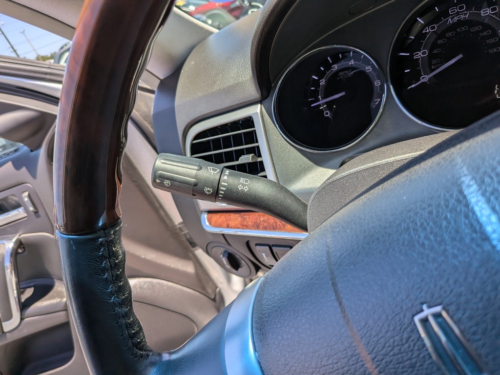 Lincoln MKZ Vehicle Full-screen Gallery Image 28