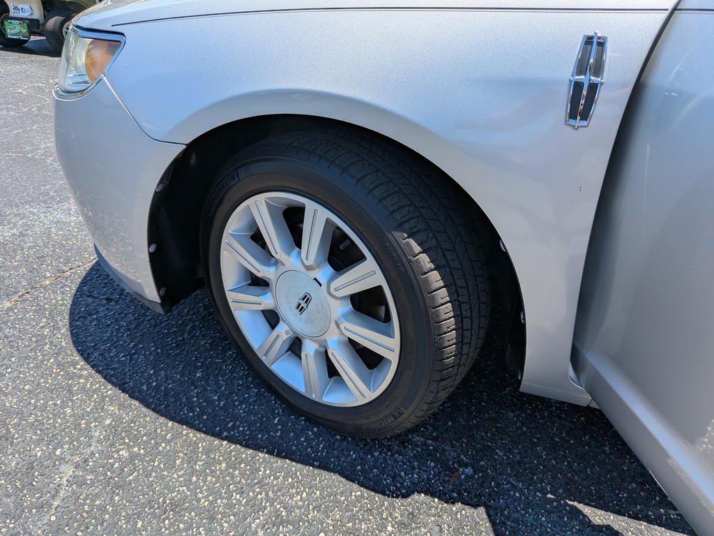 Lincoln MKZ Vehicle Full-screen Gallery Image 30