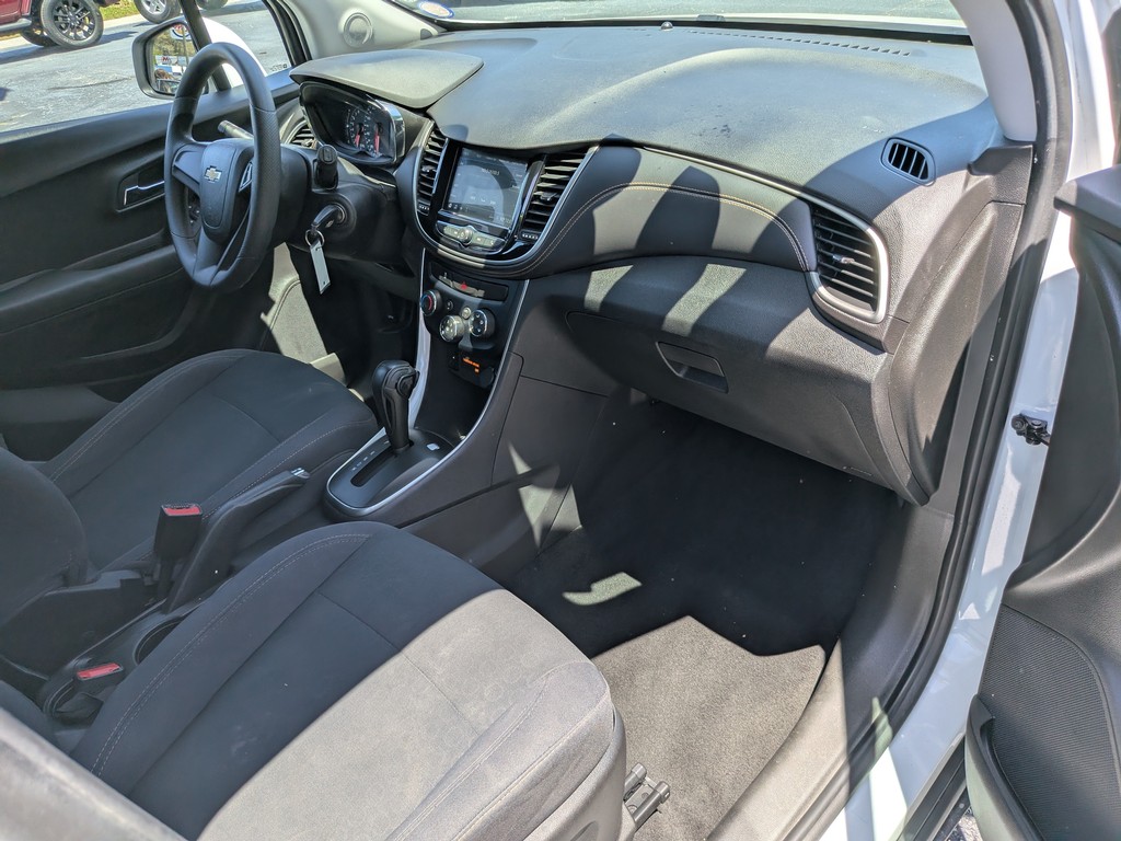 Chevrolet Trax Vehicle Full-screen Gallery Image 09