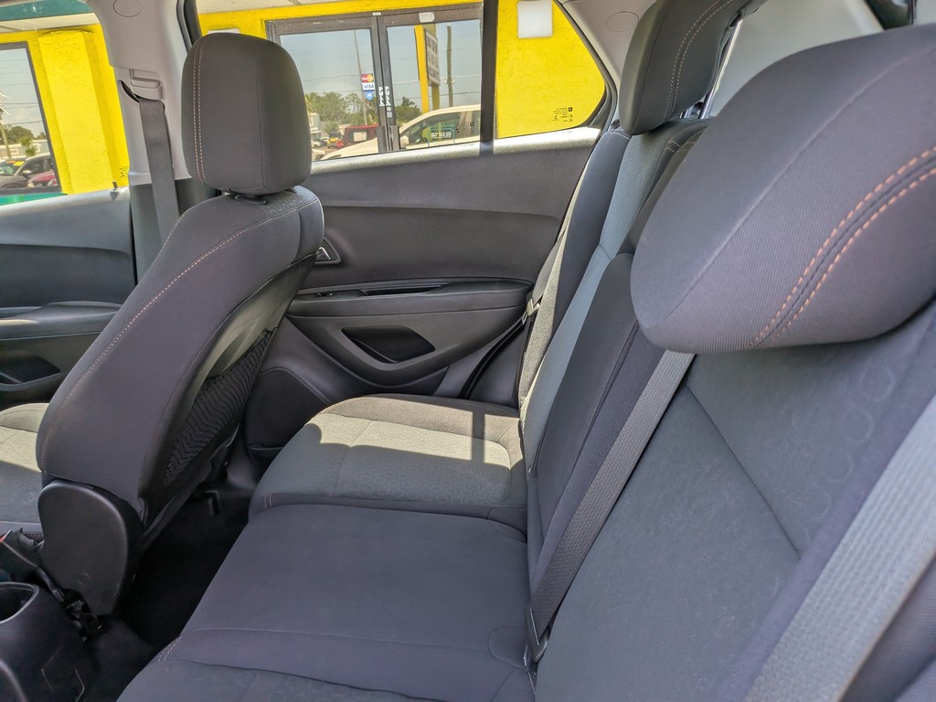 Chevrolet Trax Vehicle Full-screen Gallery Image 14