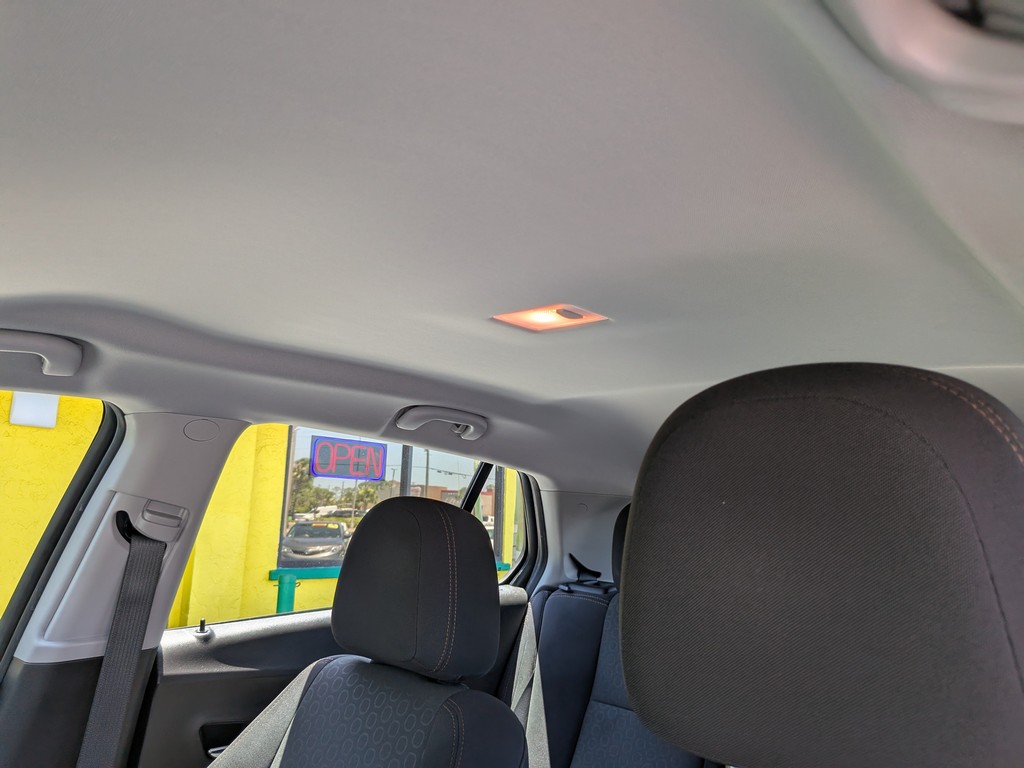 Chevrolet Trax Vehicle Full-screen Gallery Image 17