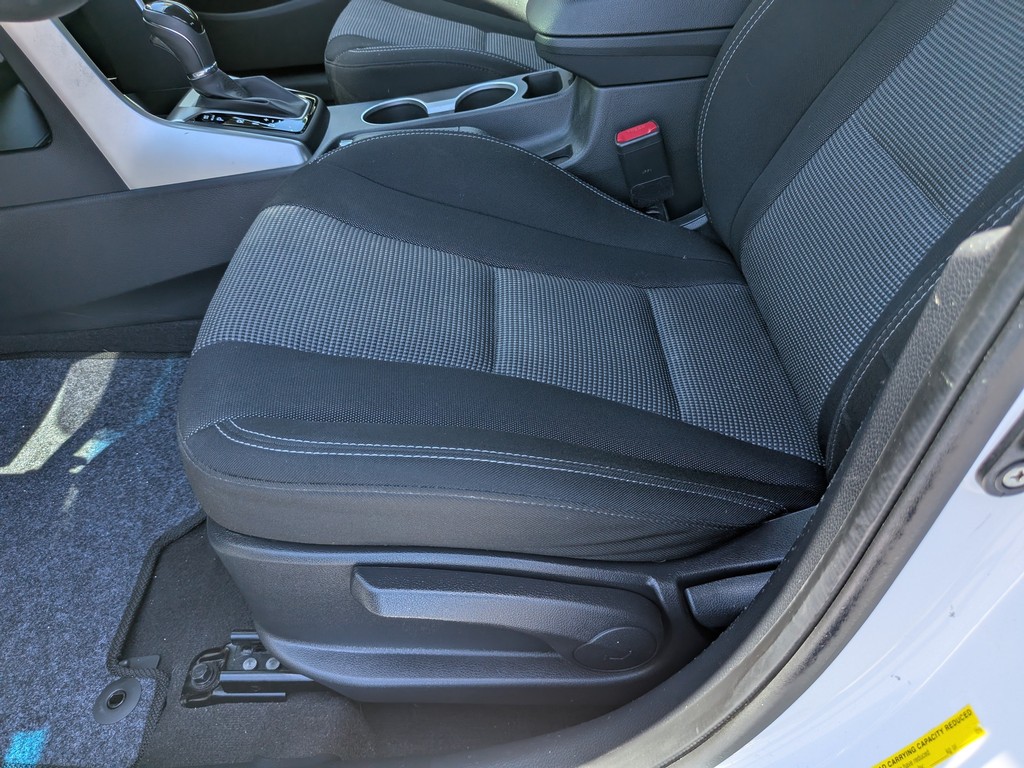 Hyundai Elantra GT Vehicle Full-screen Gallery Image 17