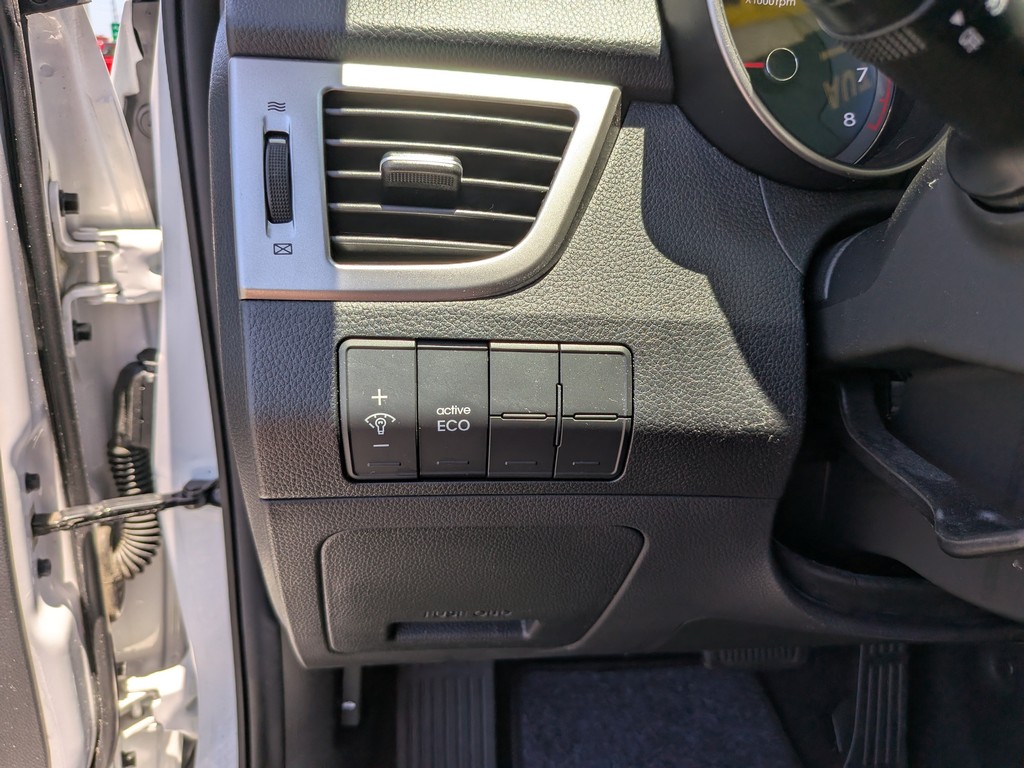 Hyundai Elantra GT Vehicle Full-screen Gallery Image 22