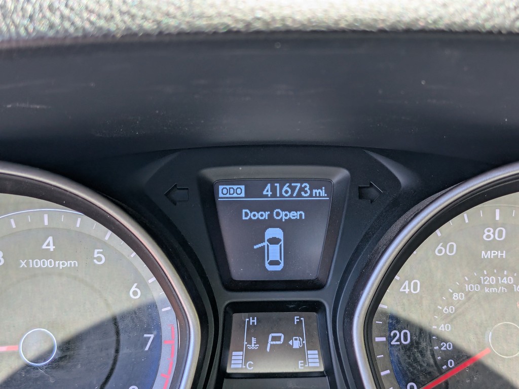 Hyundai Elantra GT Vehicle Full-screen Gallery Image 29