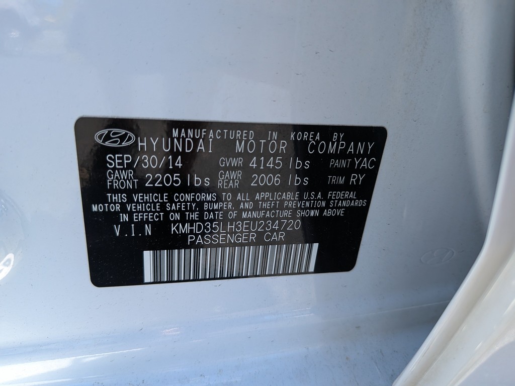 Hyundai Elantra GT Vehicle Full-screen Gallery Image 31