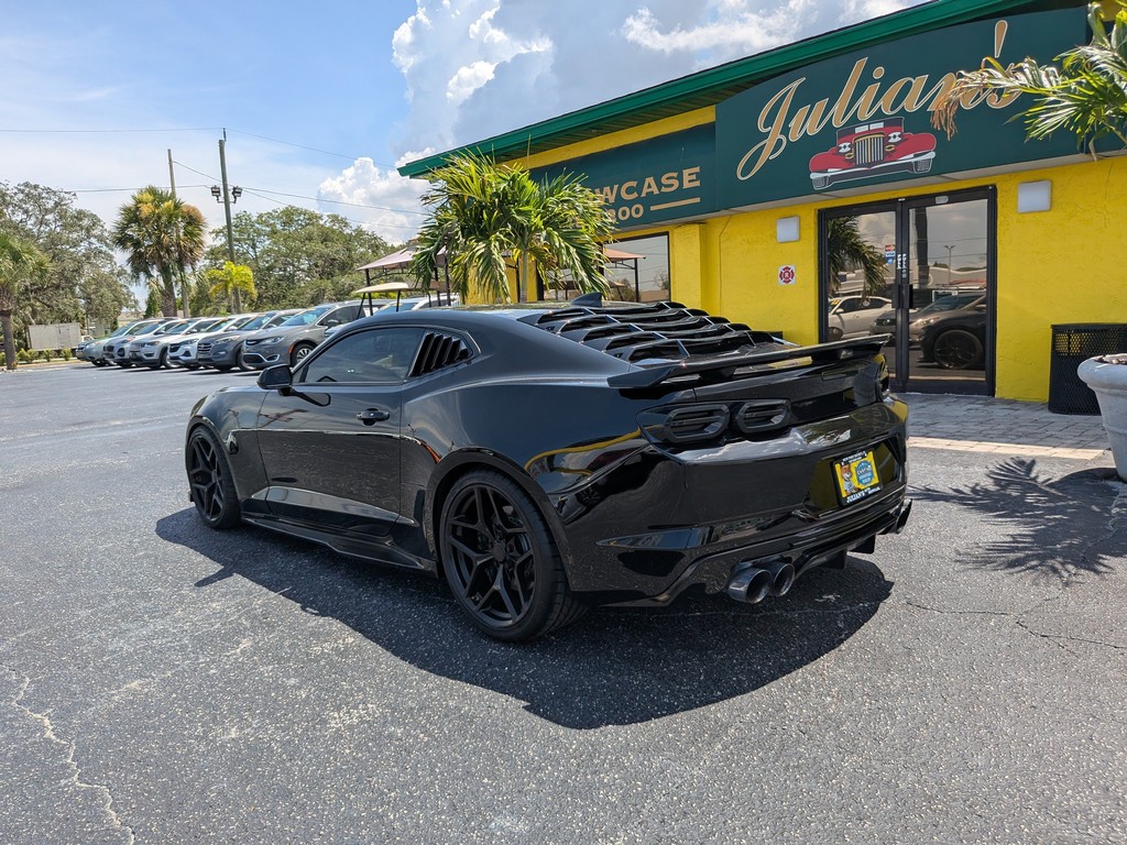Chevrolet Camaro Vehicle Full-screen Gallery Image 03