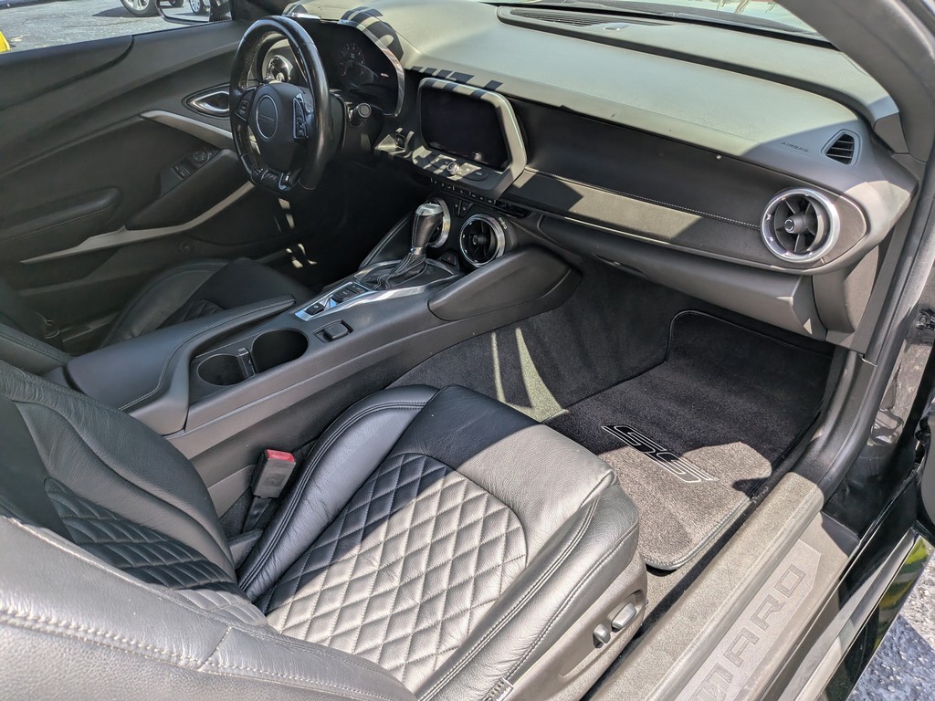 Chevrolet Camaro Vehicle Full-screen Gallery Image 11