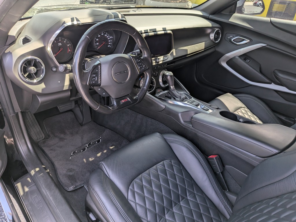 Chevrolet Camaro Vehicle Full-screen Gallery Image 12