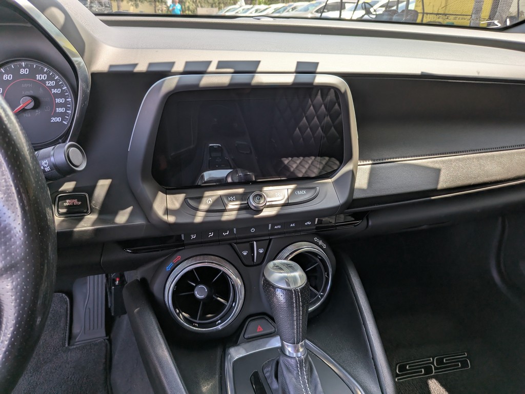 Chevrolet Camaro Vehicle Full-screen Gallery Image 21