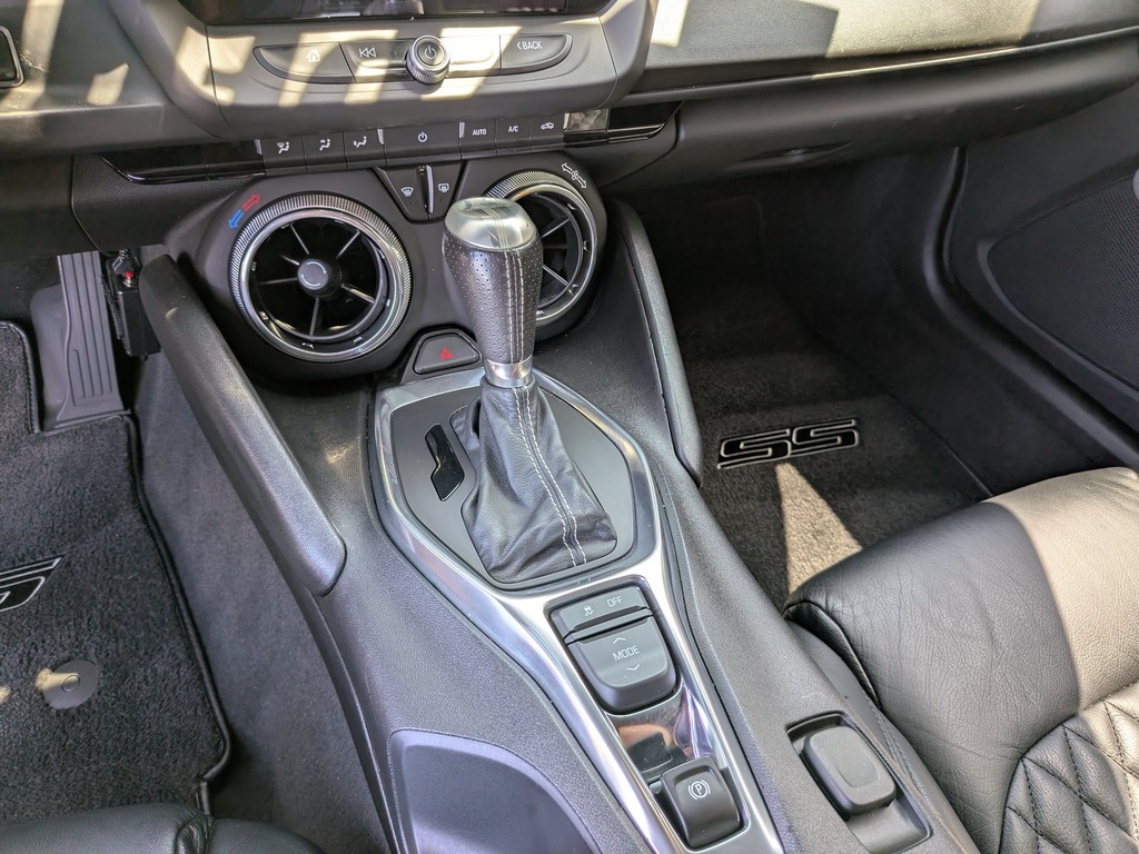 Chevrolet Camaro Vehicle Full-screen Gallery Image 23