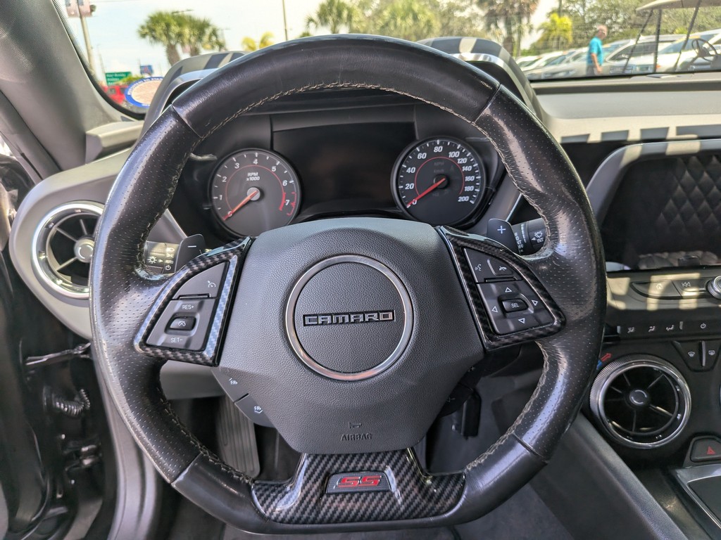 Chevrolet Camaro Vehicle Full-screen Gallery Image 26