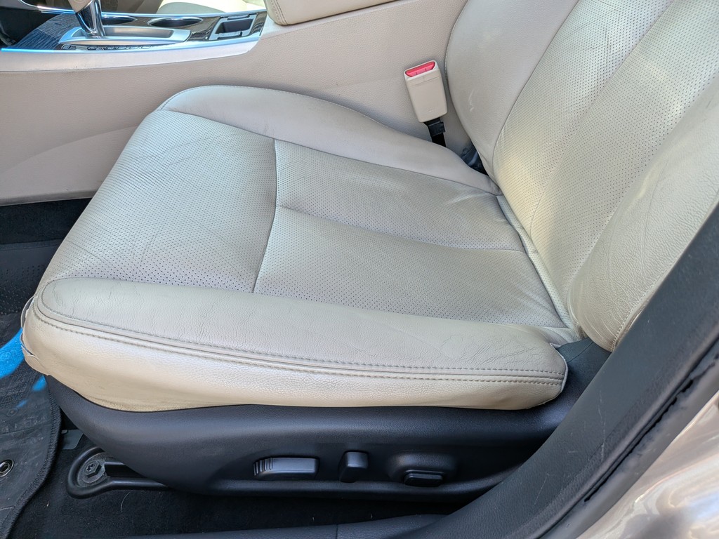 Nissan Altima Vehicle Full-screen Gallery Image 18