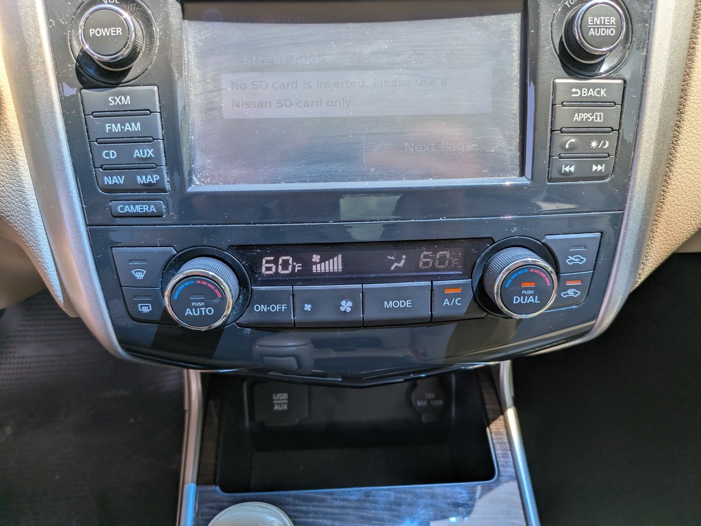Nissan Altima Vehicle Full-screen Gallery Image 22