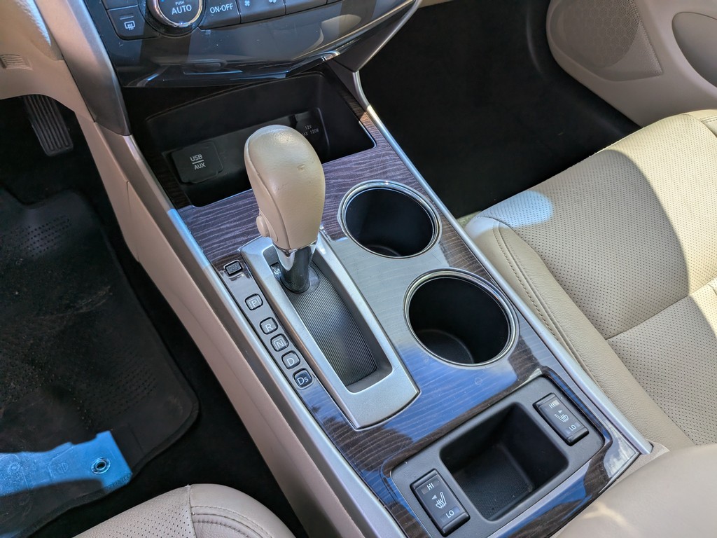Nissan Altima Vehicle Full-screen Gallery Image 23
