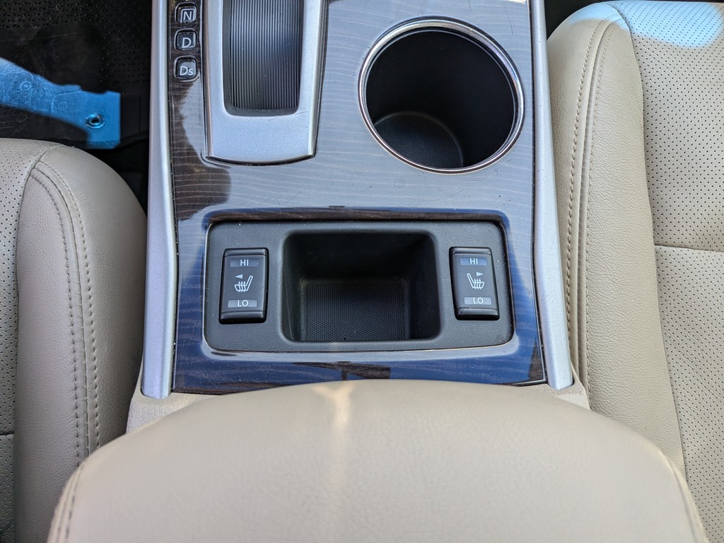 Nissan Altima Vehicle Full-screen Gallery Image 24