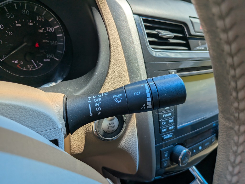 Nissan Altima Vehicle Full-screen Gallery Image 31