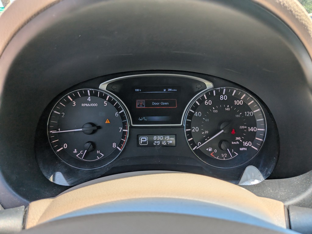 Nissan Altima Vehicle Full-screen Gallery Image 32