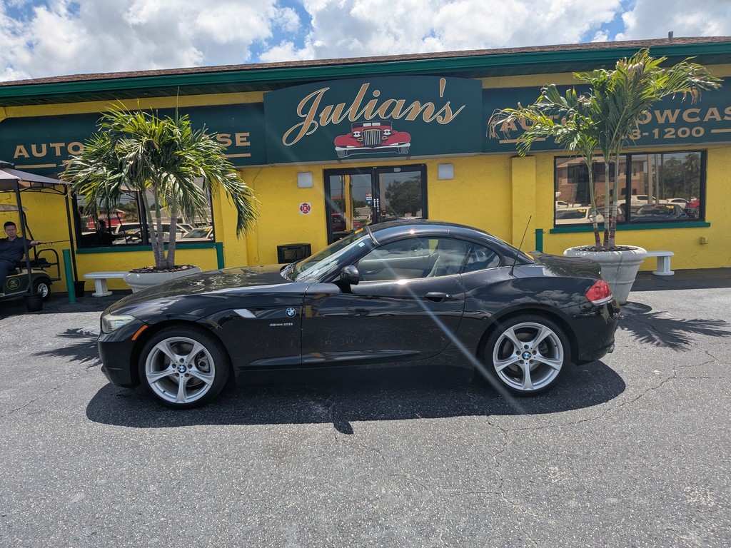 BMW Z4 Vehicle Full-screen Gallery Image 02