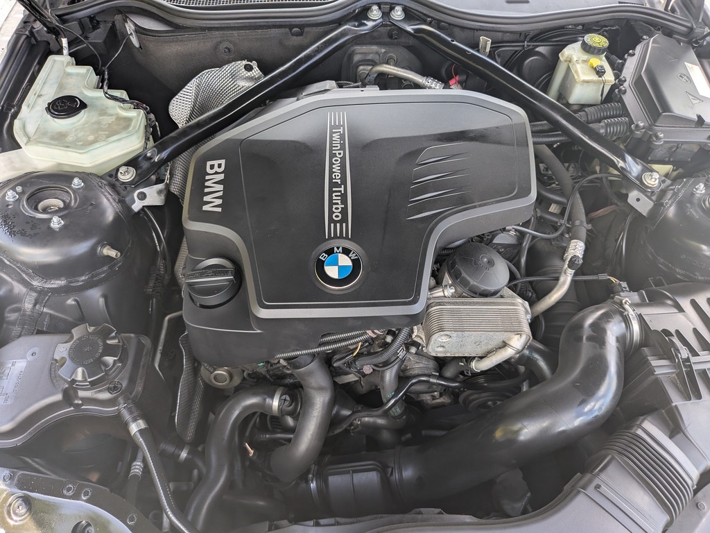 BMW Z4 Vehicle Full-screen Gallery Image 08