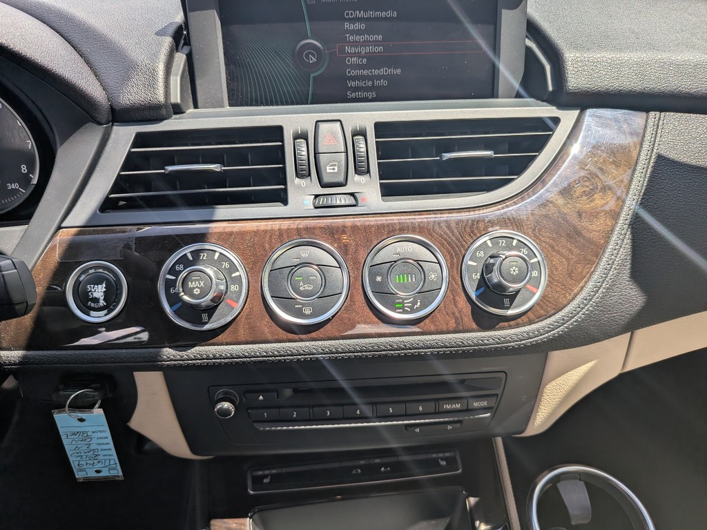 BMW Z4 Vehicle Full-screen Gallery Image 18