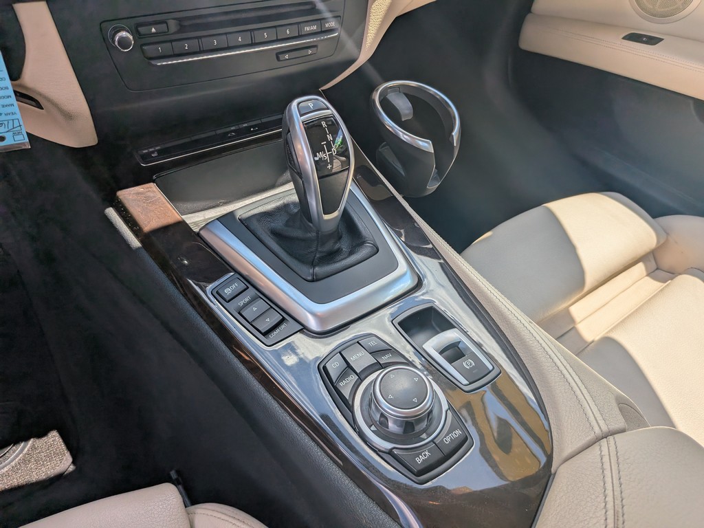BMW Z4 Vehicle Full-screen Gallery Image 19