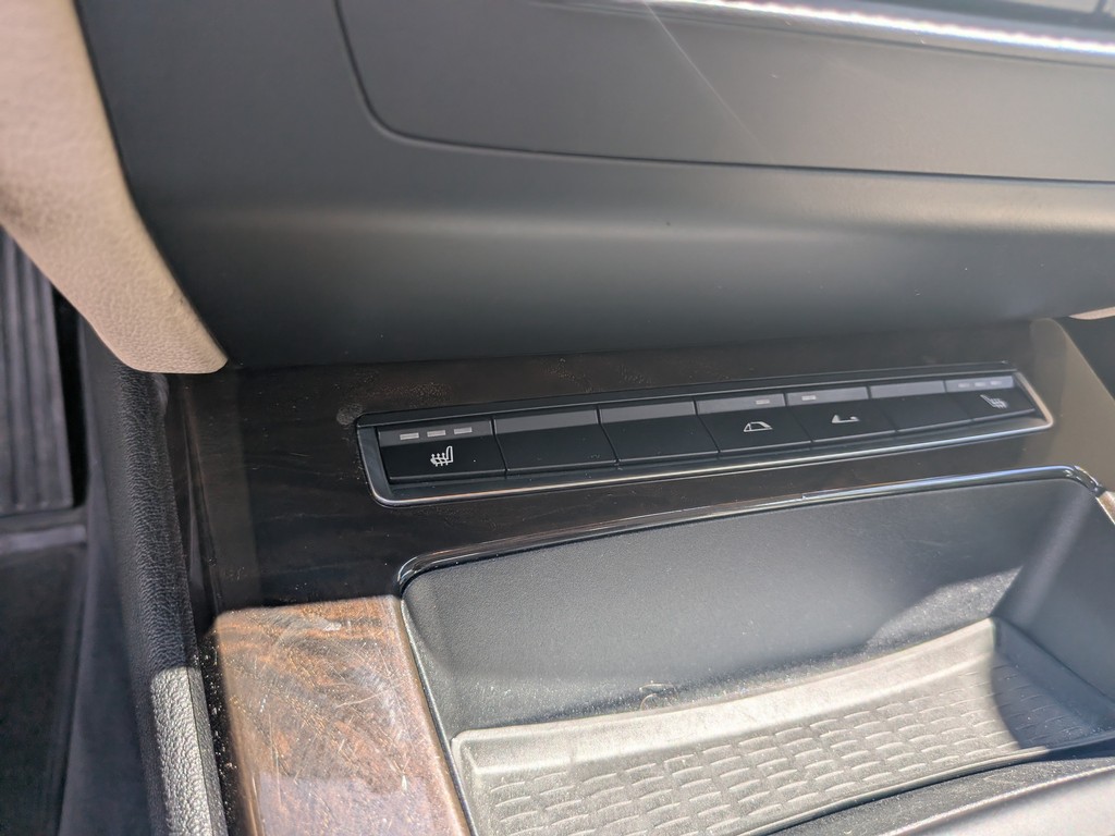 BMW Z4 Vehicle Full-screen Gallery Image 20