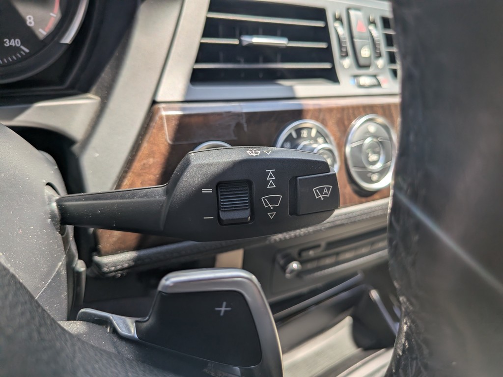 BMW Z4 Vehicle Full-screen Gallery Image 26