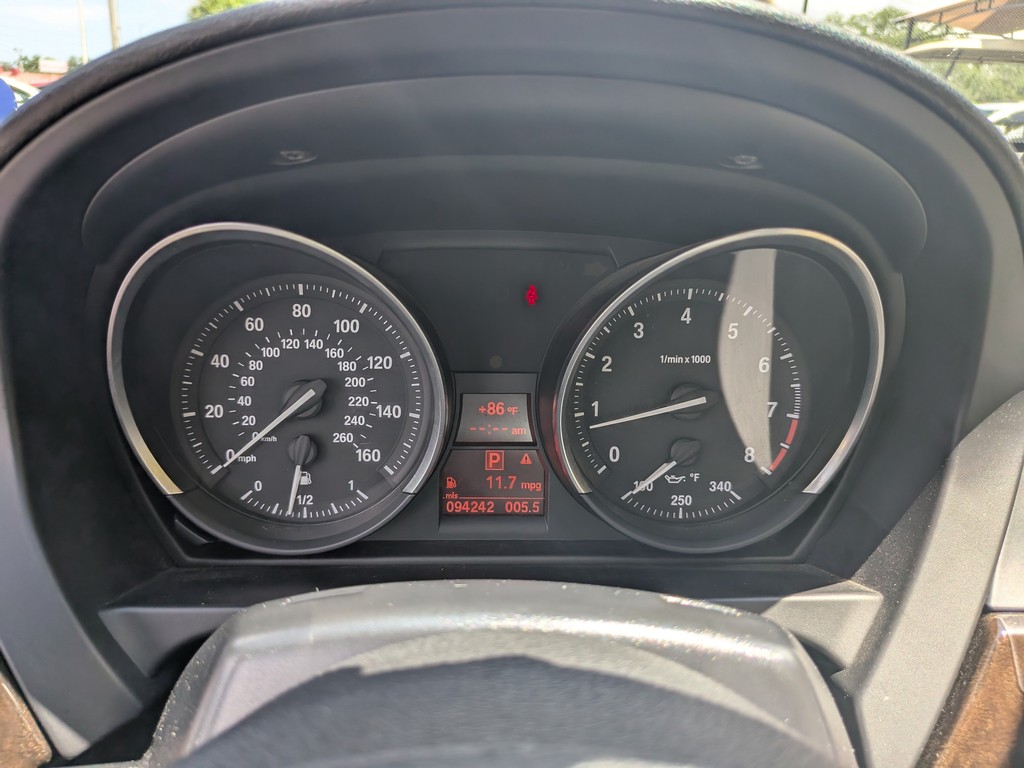BMW Z4 Vehicle Full-screen Gallery Image 27