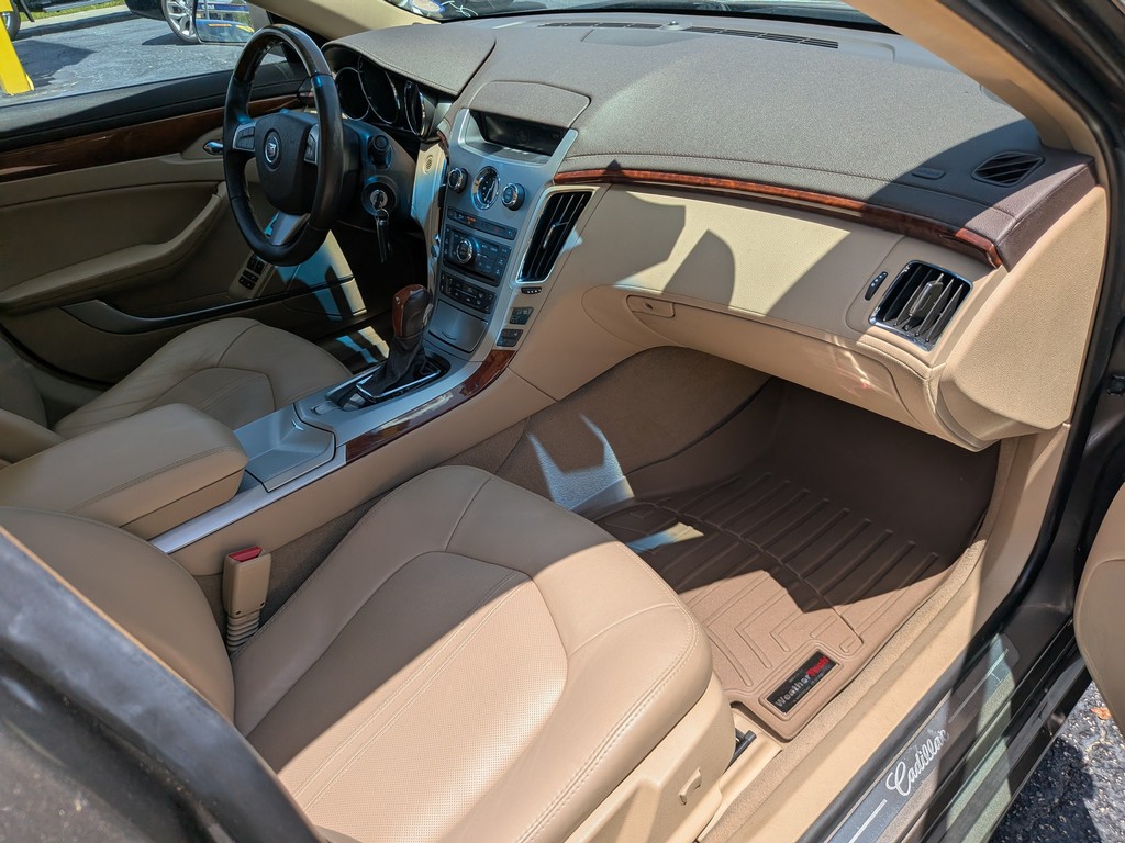 Cadillac CTS Sedan Vehicle Full-screen Gallery Image 09
