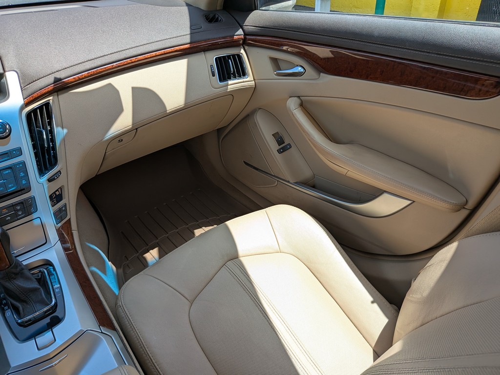 Cadillac CTS Sedan Vehicle Full-screen Gallery Image 13